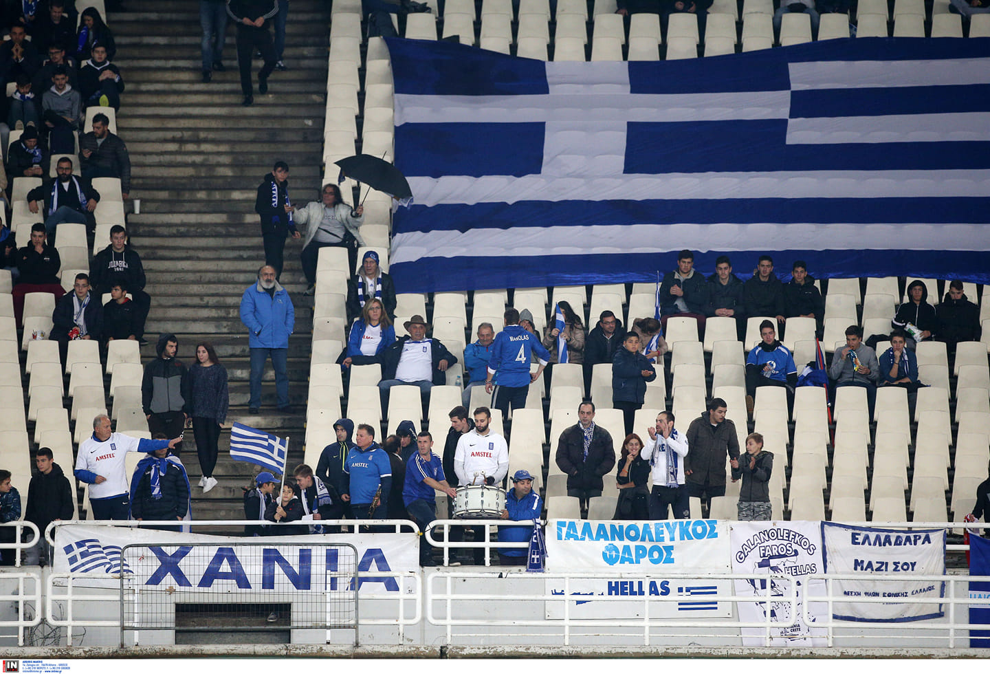 Γαλανόλευκος Φάρος προς διεθνείς ποδοσφαιριστές